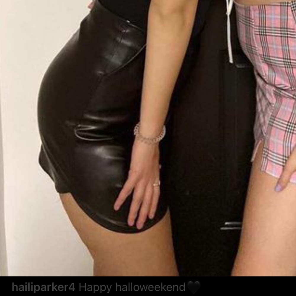 Size M faux leather mini shirt with pockets